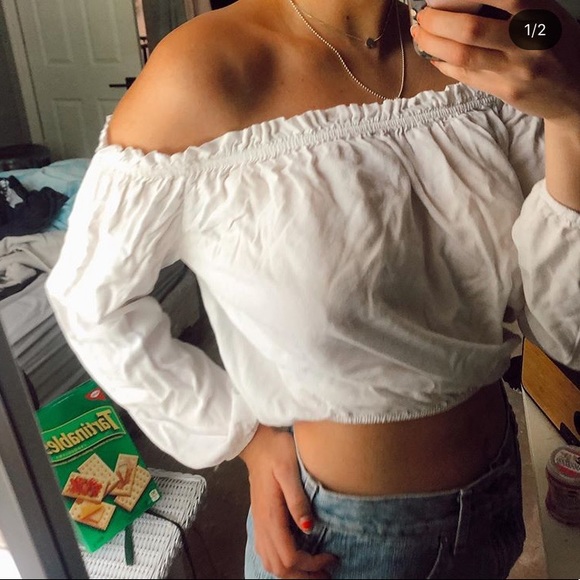 Brandy Melville off the shoulder top - Picture 1 of 2